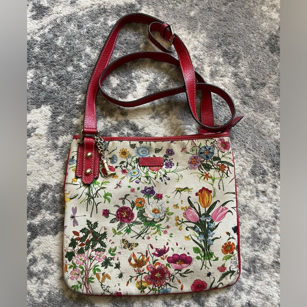 GUCCI Rare FLORA D Ring White Canvas Bag Purse Crossbody Floral Charm